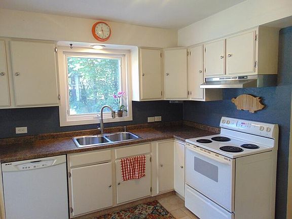 5th image of 416 Parkway St