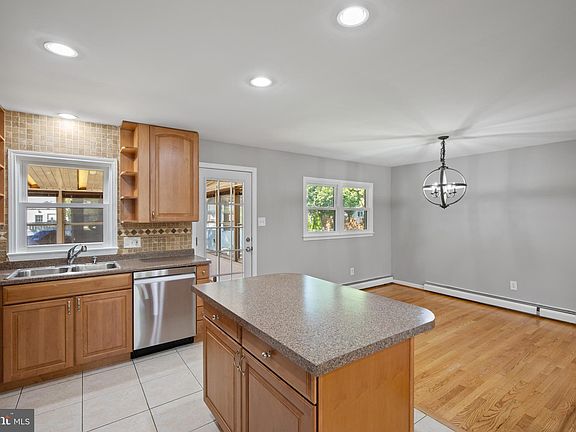 4th image of 6304 Hillview Ave