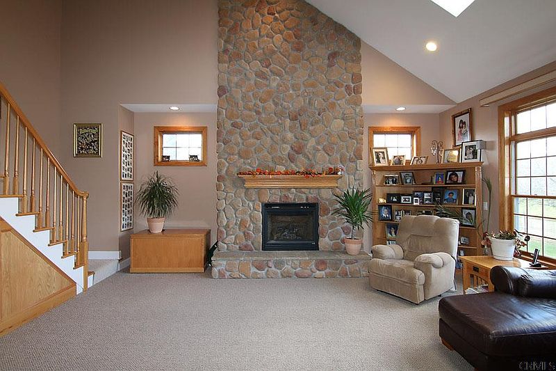 5th image of 209 SAMUEL Court