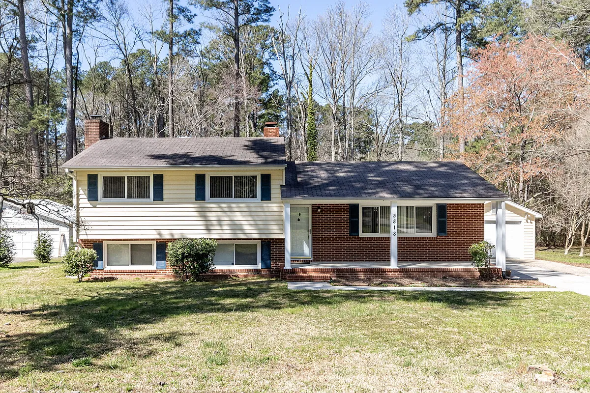 Building Photo - 3818 Hillgrand Dr