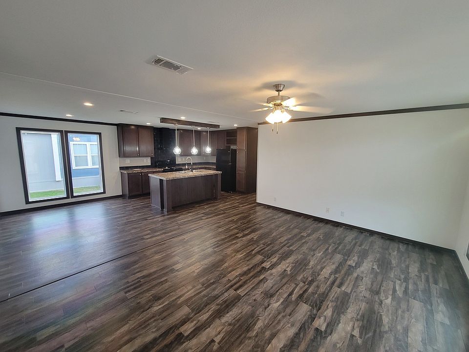1st image of 129 Pineland Ave #Mrqe2a