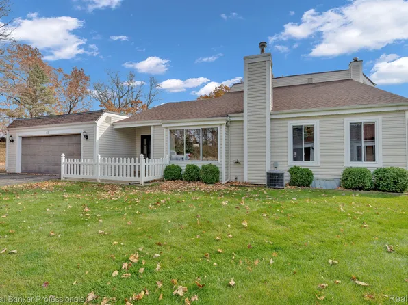612 Oxford Oaks Ct, Oxford, MI 48371