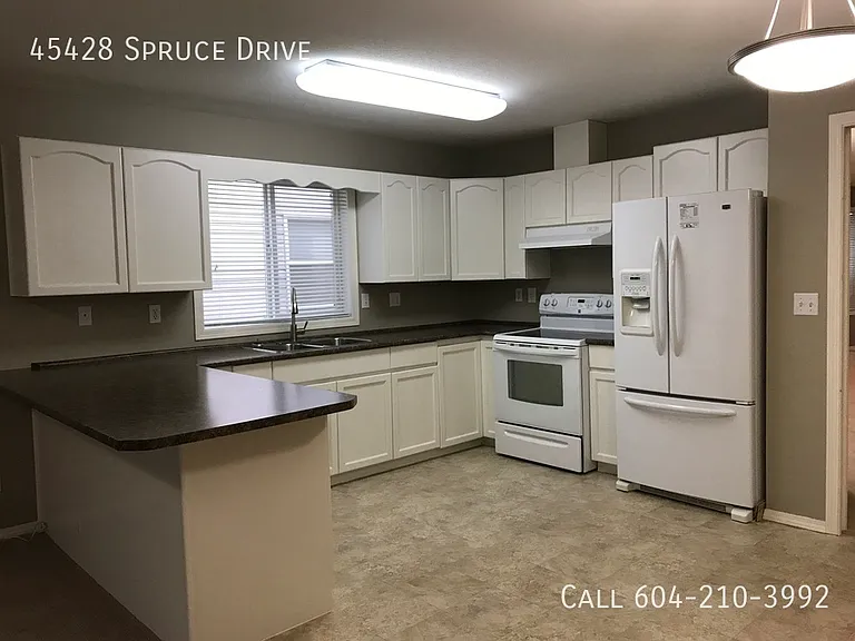 45428 Spruce Dr — Photo 2