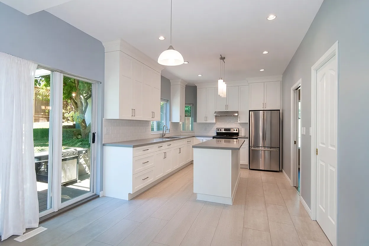 5 bed, 2800 sqft, $4,500 — Photo 2