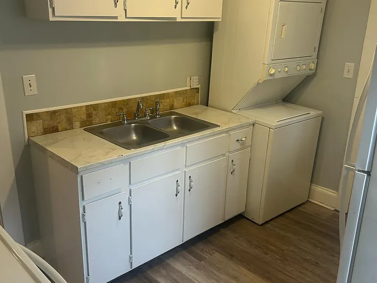 825 N Jackson St — Photo 6