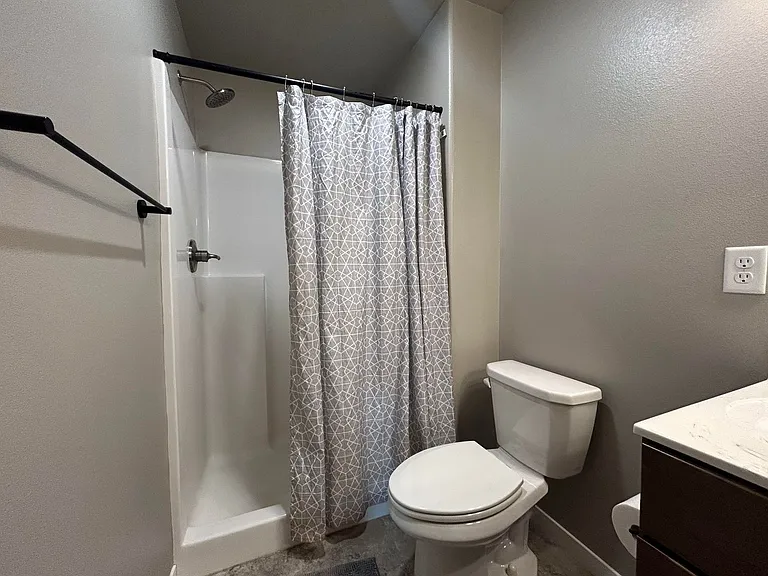 253 Lindemann Dr — Photo 10