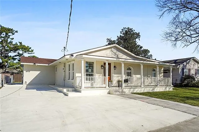 3821 Haring Rd — Photo 2