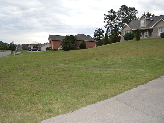 3rd image of 1628 Foxfire Cir