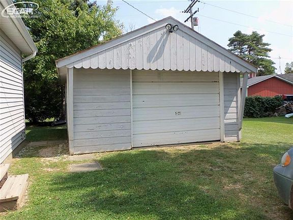 2nd image of 1016 Martha Ct