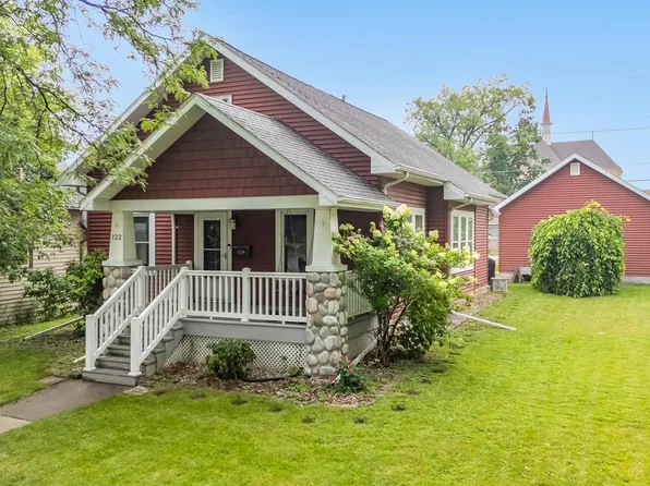 122 W 9th St, Kaukauna, WI 54130