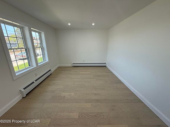 4th image of 681 Harrison St