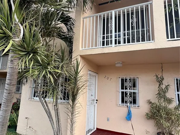 2600 NW 28th St APT 207-2, Miami, FL 33142