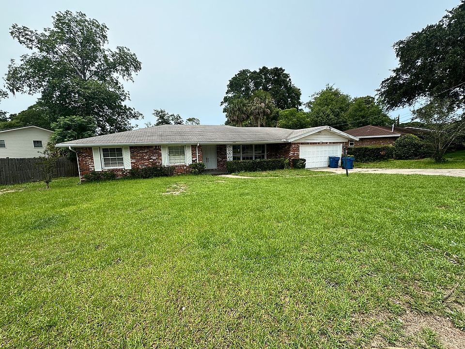 1st image of 1920 Oakmont Dr