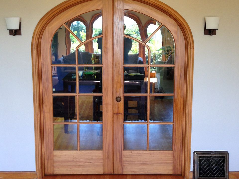 2nd image of 3665 NE Merges Dr