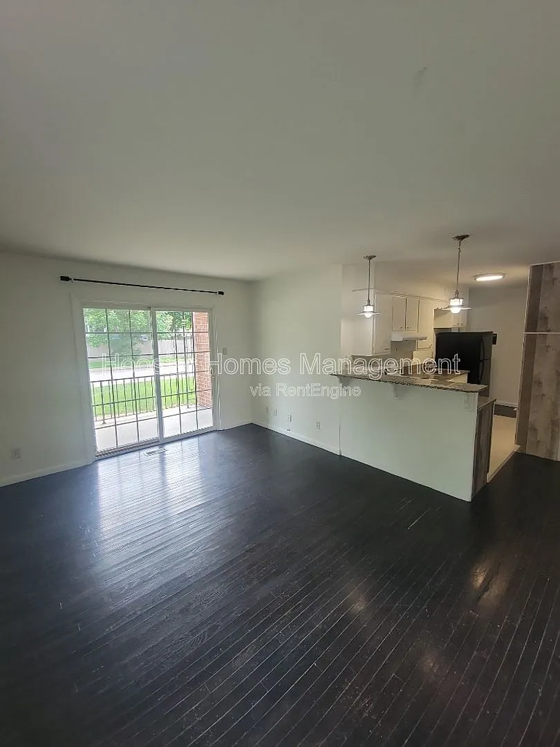 2 bed, 1.5 bath, 1050 sqft, $1,500 — Photo 2