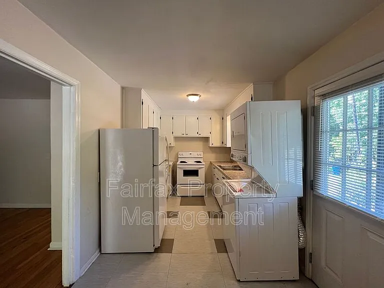 1937 Morehead Ave — Photo 10