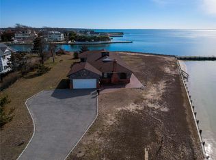 215 E Bayberry Rd, Islip, NY 11751