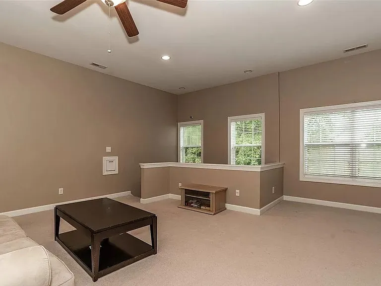 10400 Swerling Way — Photo 25