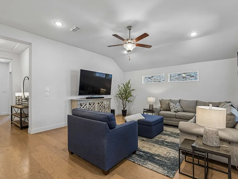 685 Coleman St — Photo 15