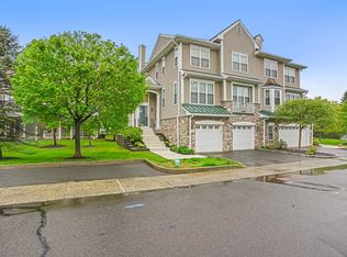 4 Cambridge Dr #4, Danbury, CT 06811