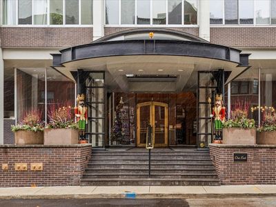 1 E Schiller St APT 22A, Chicago, IL, 60610
