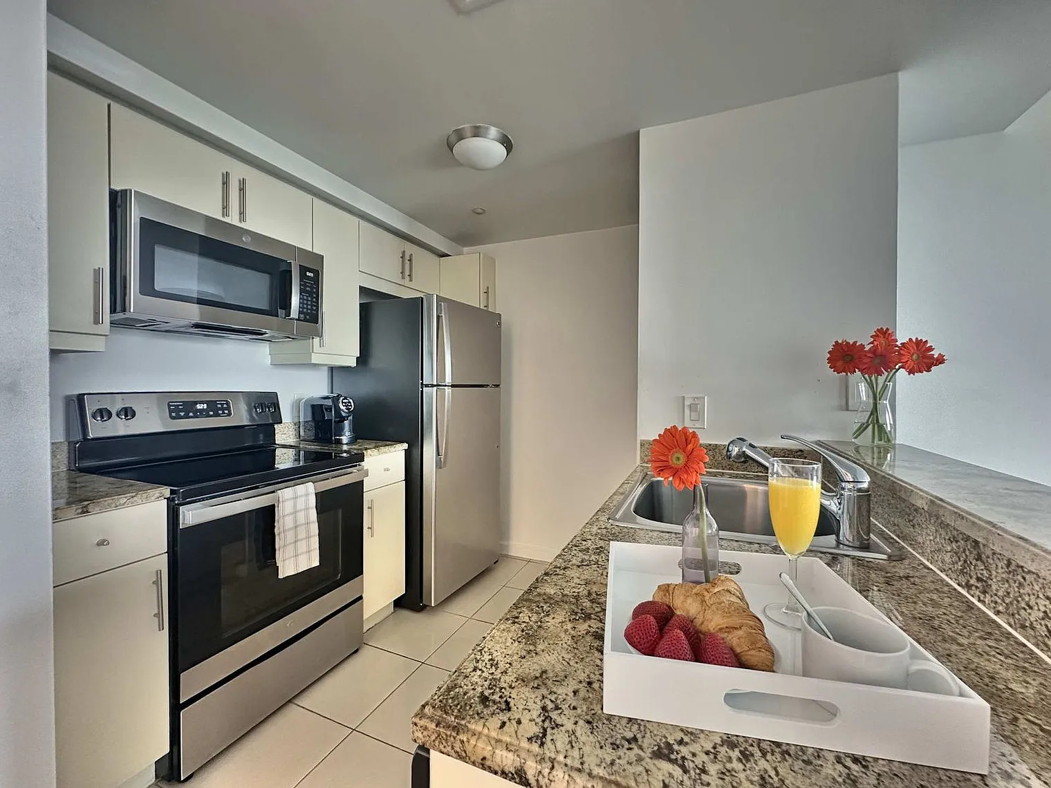1 bed, 1.0 bath, $6,206 — Photo 4