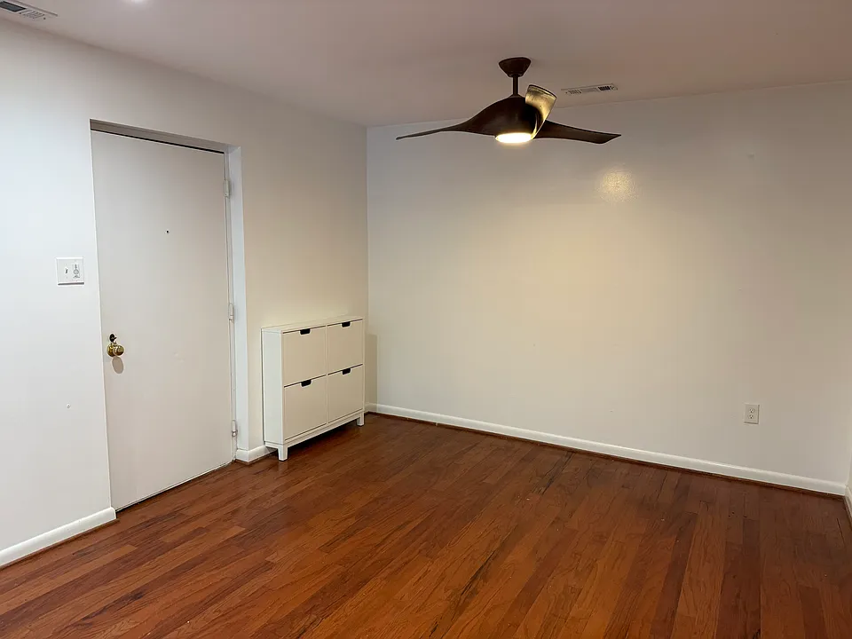609 Hudson Ave #126