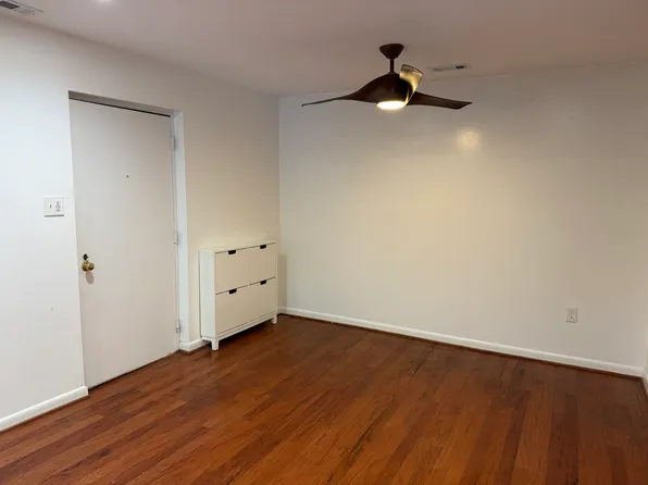 609 Hudson Ave APT 126, Takoma Park, MD 20912