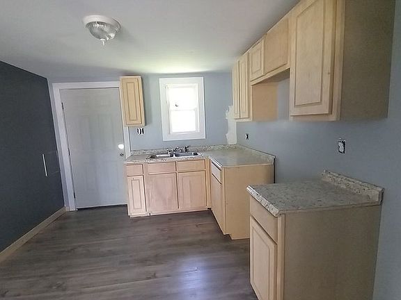 3rd image of 1003 E Vance St
