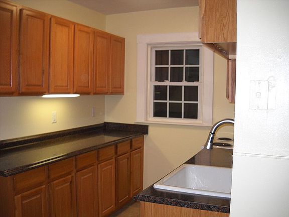 5th image of 216 Pine St #218