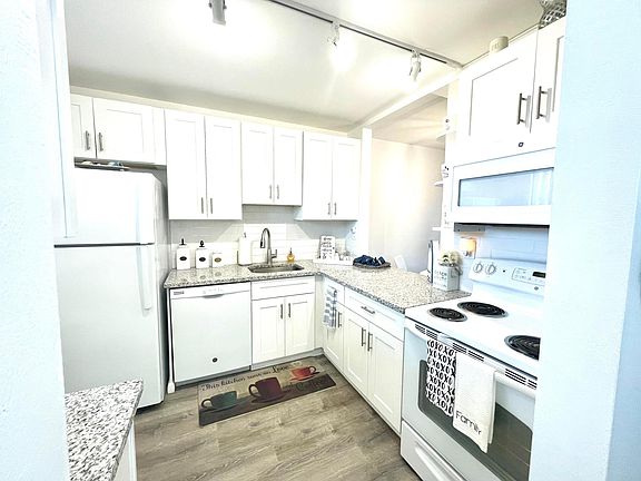3rd image of 2811 Garden Drive S #304