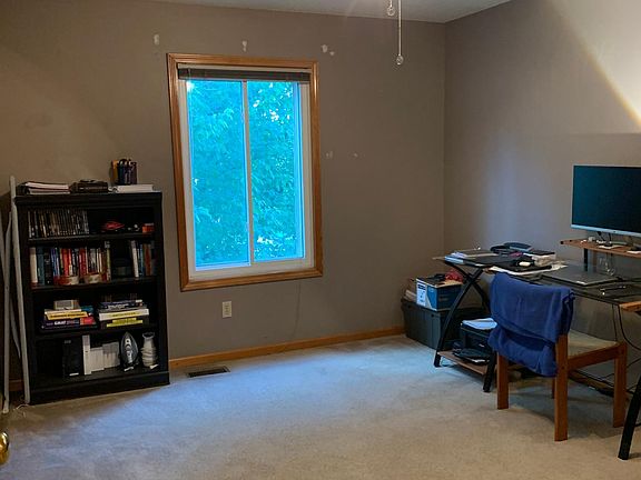 3rd bedroom currently being used as office - Walk in closet