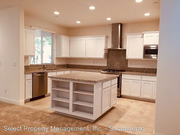 3rd image of 9569 Oak Reserve Ln