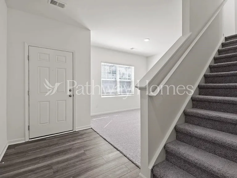 12720 Haymarket Rd — Photo 15