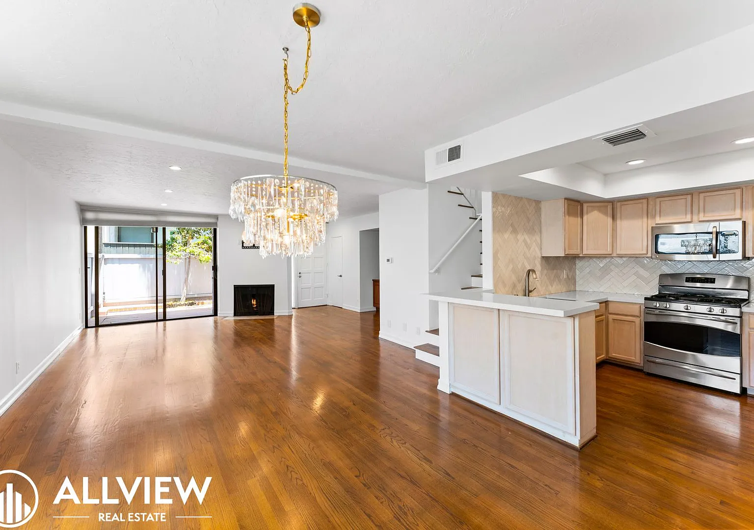 Coastal Townhouse in the Heart of Santa Monica! — Photo 1