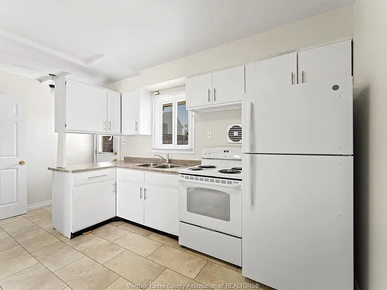 272 Victoria St S #40 — Photo 14