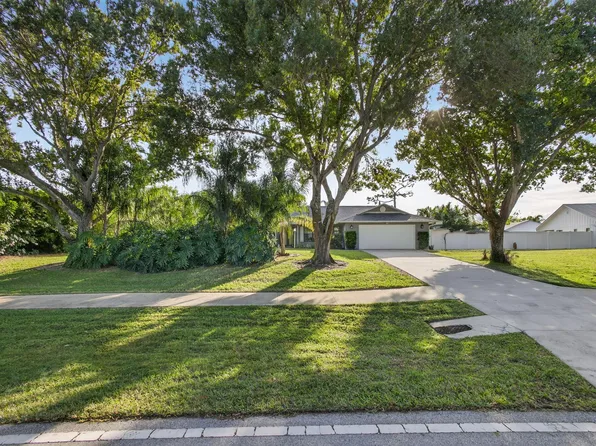 2530 NE Pinecrest Lakes Boulevard, Jensen Beach, FL 34957