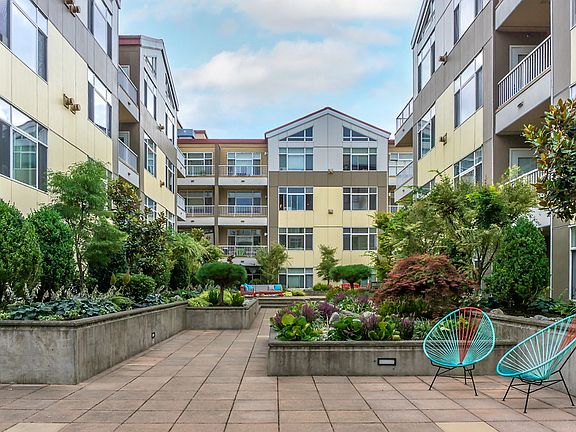 2nd image of 136 102nd Ave SE APT 325
