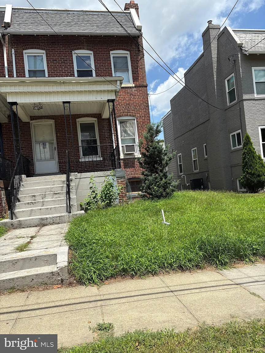 825 Quackenbos St NW photo 1