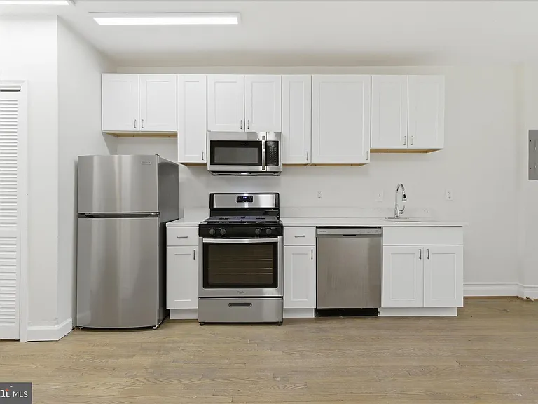 221 20th St NE #3 — Photo 9