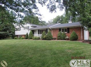 260 Gunder Ct, Rochester Hills, MI 48309