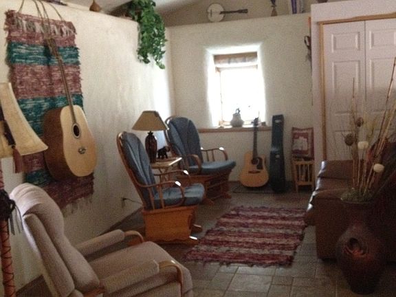 Living area or 2nd bedroom 