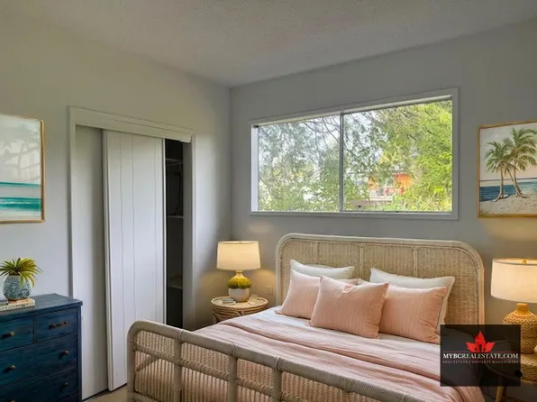 303 W 22nd St, North Vancouver, BC V7M 2A3