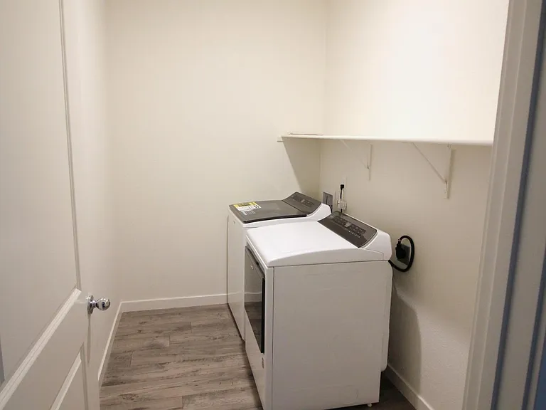 Spacious laundry room