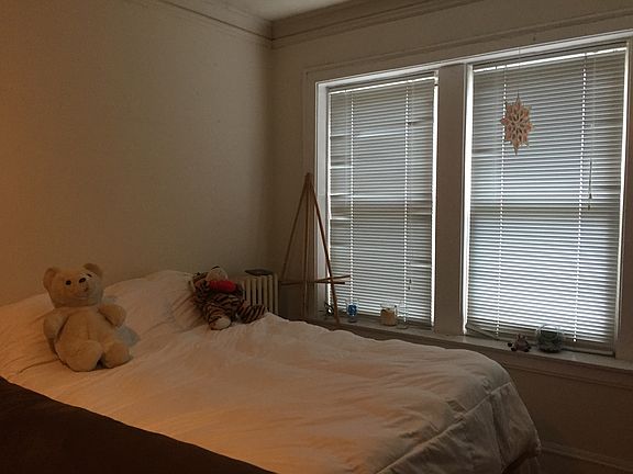 3rd image of 4428 N Wolcott Ave APT 2C