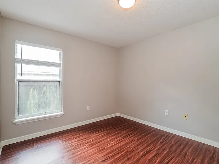 10233 Patrick Dr — Photo 11