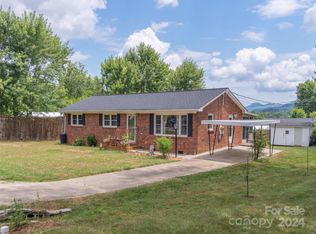 44 Woodview Dr, Waynesville, NC 28786