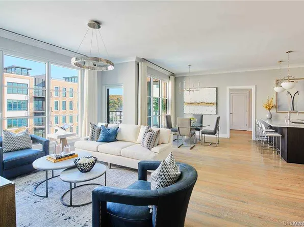 100 Garvies Point Road #1202, Glen Cove, NY 11542