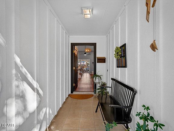2nd image of 701 Pine Shores Cir