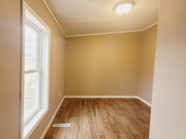 137 Russell Rd, Grand Island, NE 68801